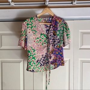 Vintage flower pattern blouse with ribbon ties cropped top